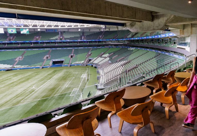 Camarotes do Allianz Parque com vista para o campo durante jogos do Palmeiras
