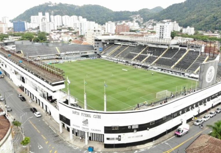 Vista aérea da Vila Belmiro após reformas e modernizações estruturais do estádio