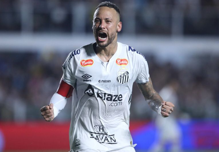Neymar em ação pelo Santos, representando seu impacto esportivo e midiático no clube