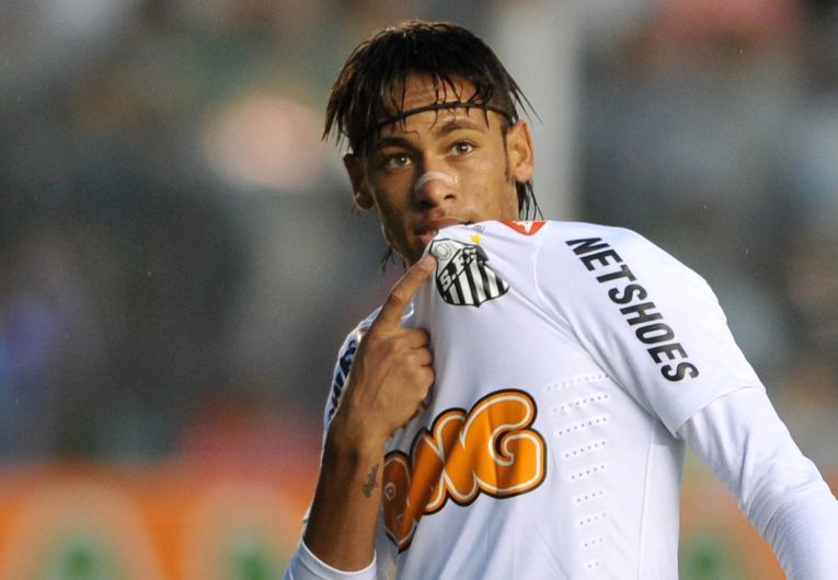 Neymar em seus primeiros jogos pelo Santos Futebol Clube, no início da carreira profissional