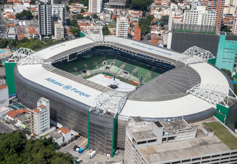 Estádio Allianz Parque, casa do Palmeiras, mostrando estrutura e arquibancadas em dia de evento